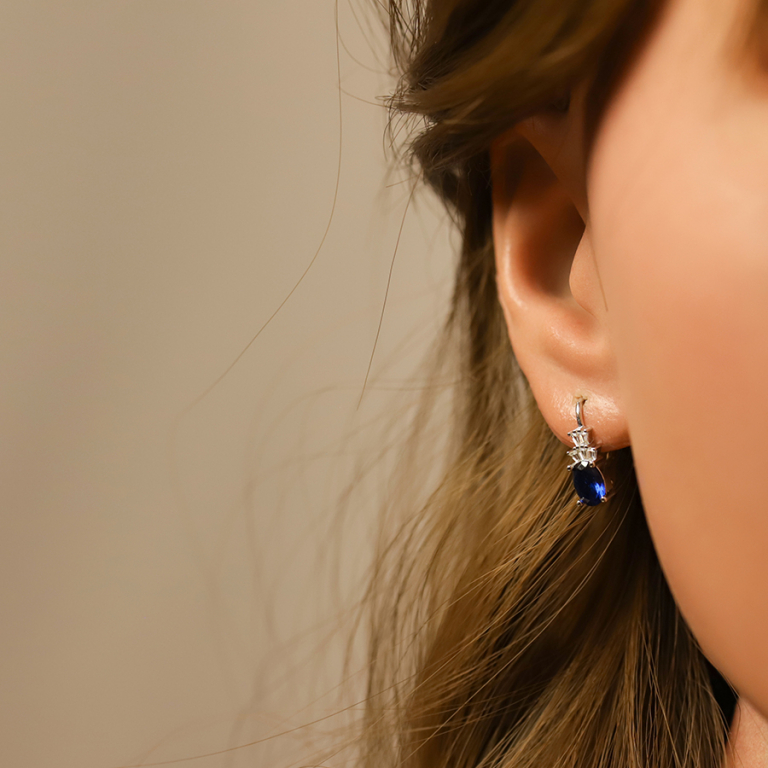 Boucles d\'oreille en argent rhodi oxyde blanc et bleu fonc avec fermoir dormeuse - Vue 20