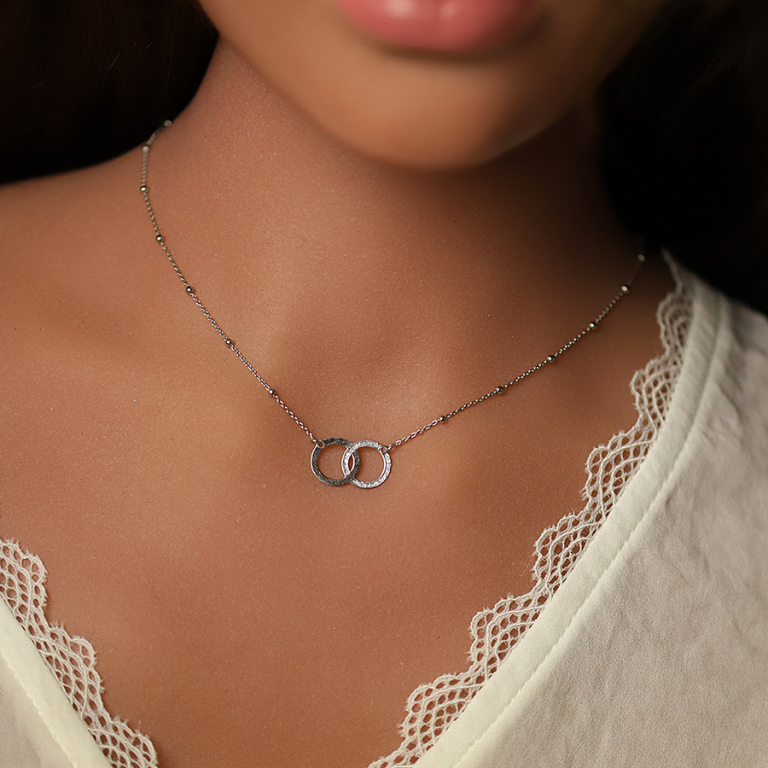 Collier argent rhodi 2 cercles entrelacs lisse et givr rglable 42  45cm - Vue 20