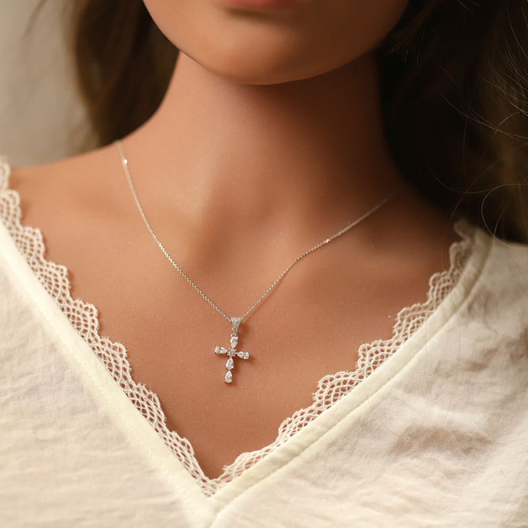 Collier en argent rhodi pendentif croix avec oxydes blancs et blire orne d\'oxydes 38+5cm - Vue 20