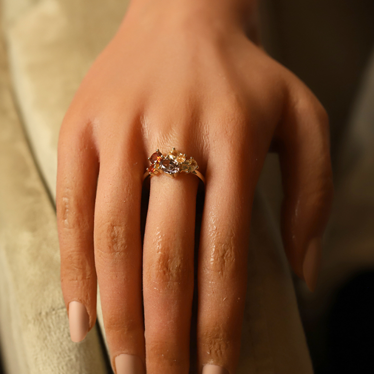 Bague en plaqu or avec oxydes orange et jaune sertis - Vue 20